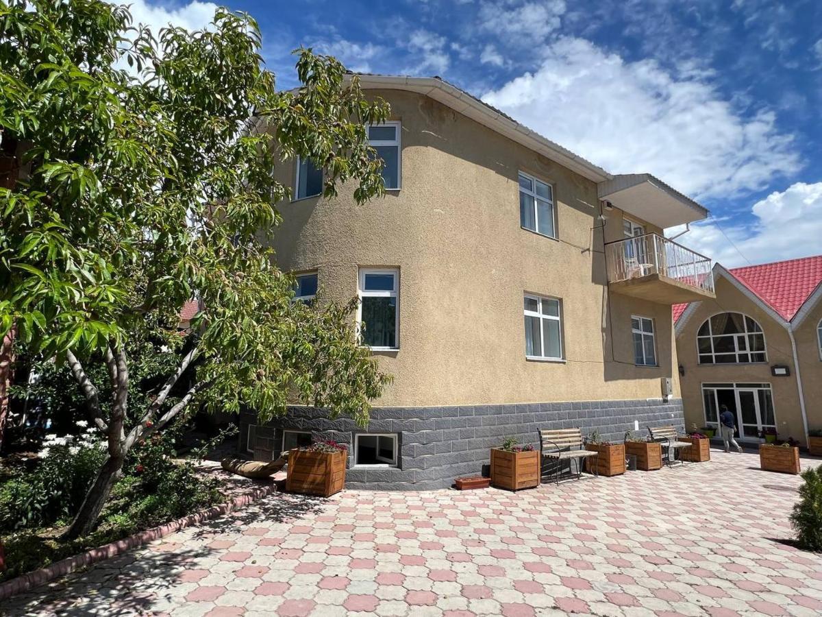 Tan Nuru Guest House Гостевой Дом Тан Нуру 乔尔蓬阿塔 外观 照片
