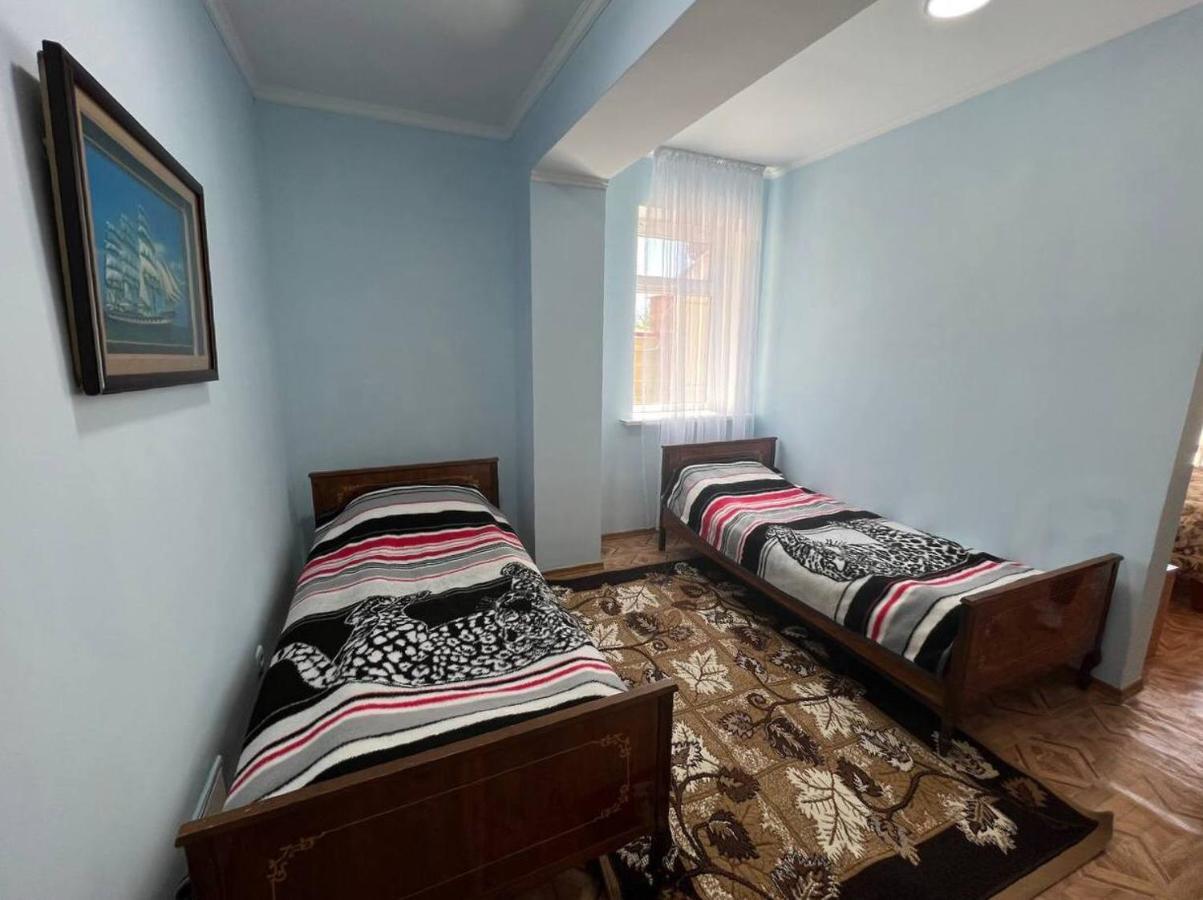 Tan Nuru Guest House Гостевой Дом Тан Нуру 乔尔蓬阿塔 外观 照片