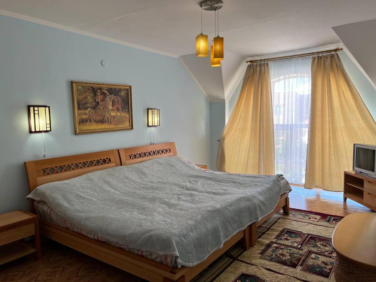 Tan Nuru Guest House Гостевой Дом Тан Нуру 乔尔蓬阿塔 外观 照片