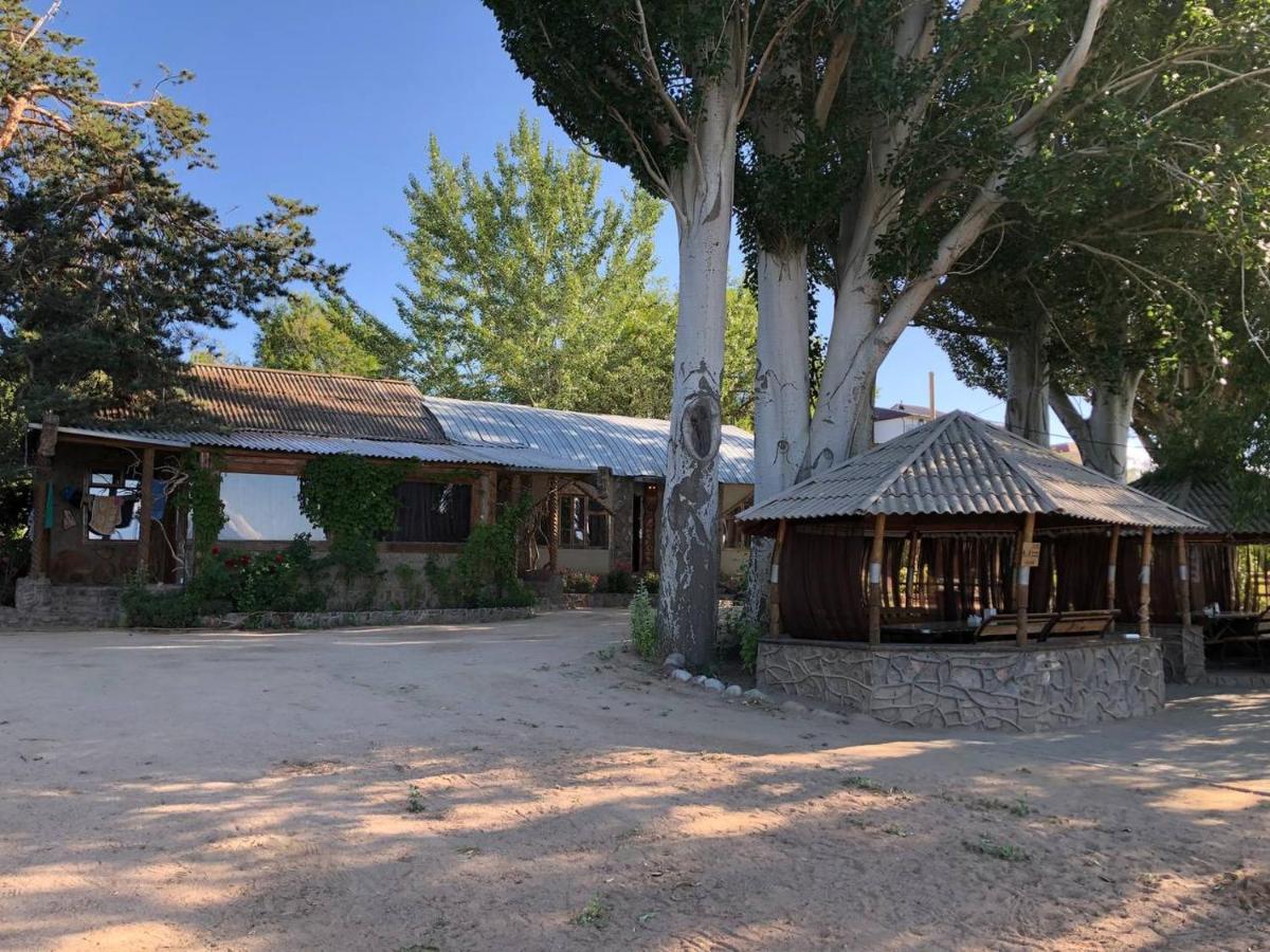 Tan Nuru Guest House Гостевой Дом Тан Нуру 乔尔蓬阿塔 外观 照片