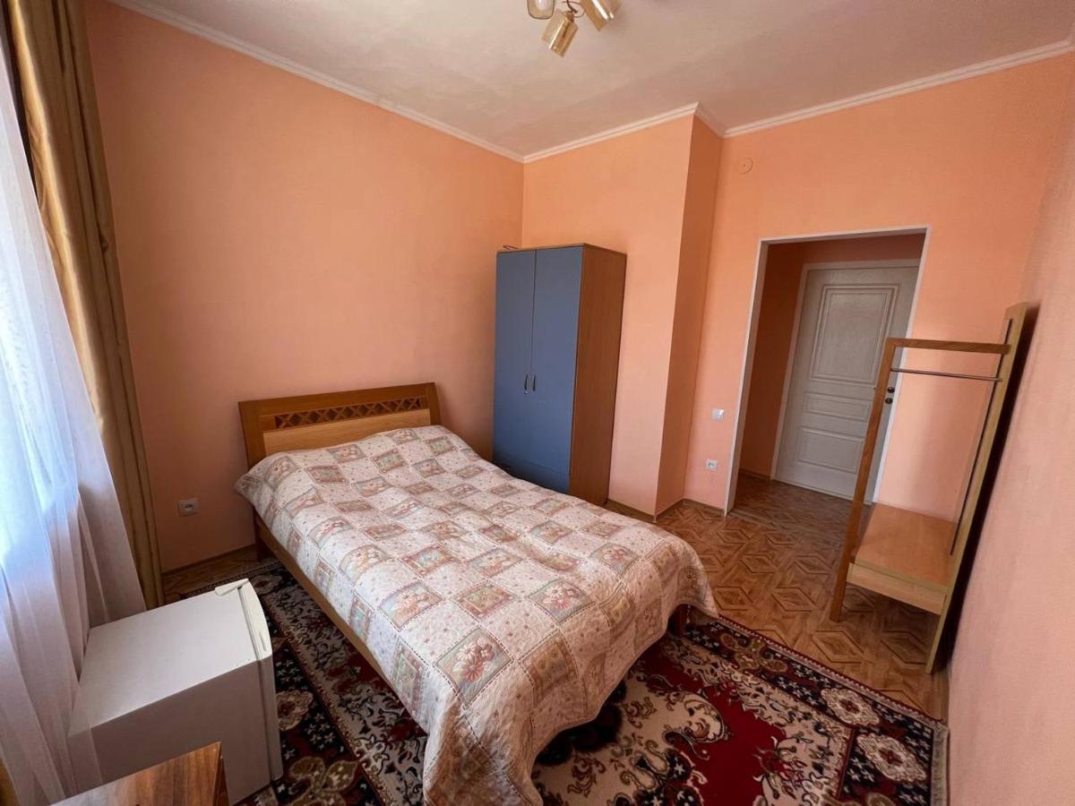 Tan Nuru Guest House Гостевой Дом Тан Нуру 乔尔蓬阿塔 外观 照片