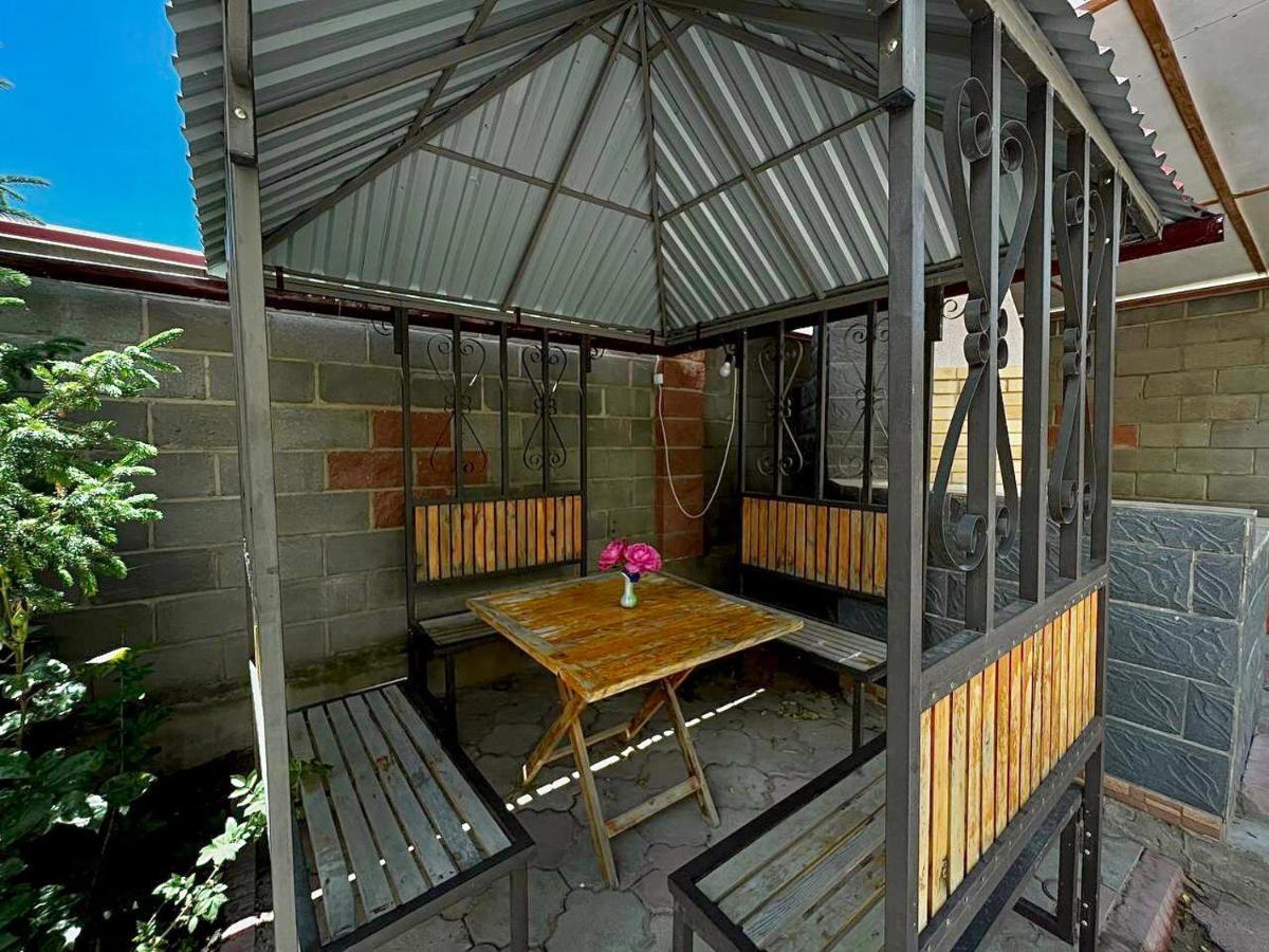 Tan Nuru Guest House Гостевой Дом Тан Нуру 乔尔蓬阿塔 外观 照片