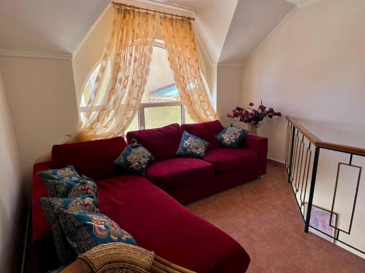 Tan Nuru Guest House Гостевой Дом Тан Нуру 乔尔蓬阿塔 外观 照片