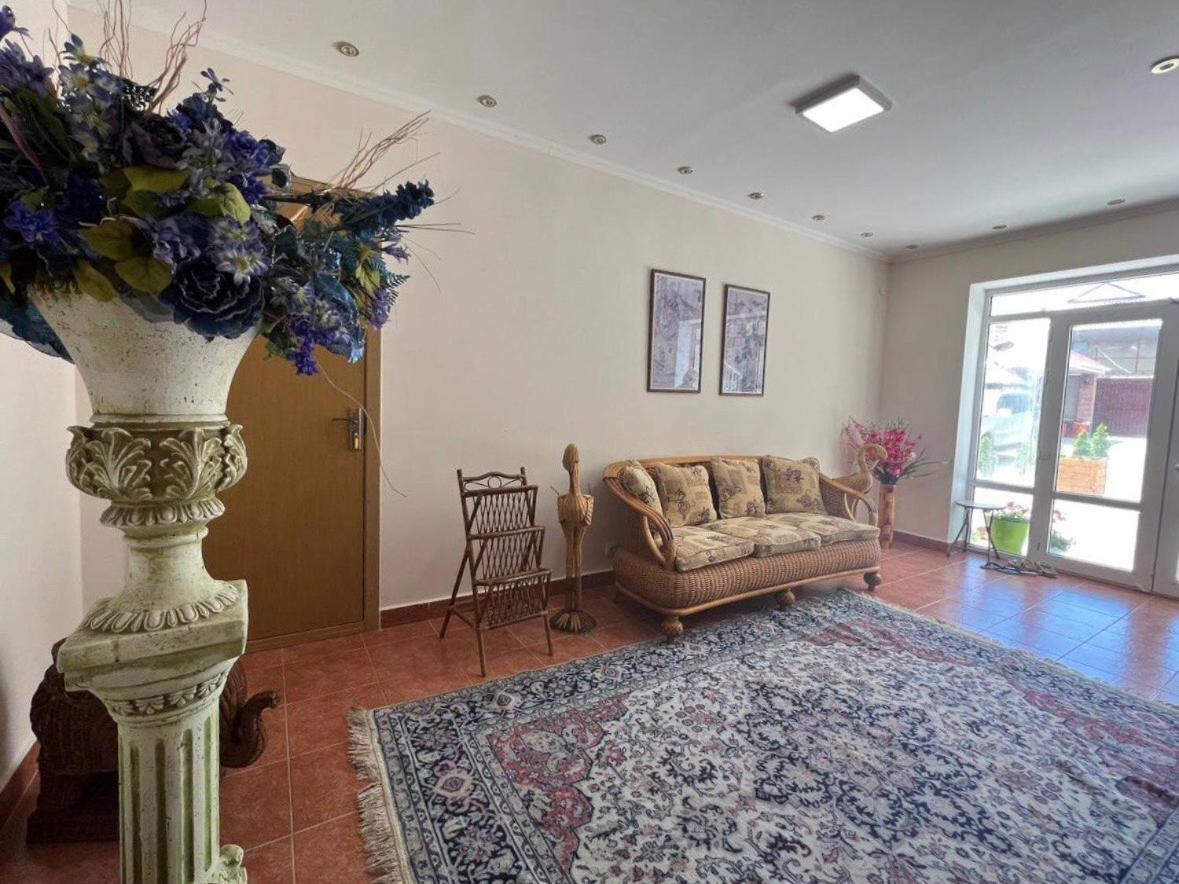 Tan Nuru Guest House Гостевой Дом Тан Нуру 乔尔蓬阿塔 外观 照片