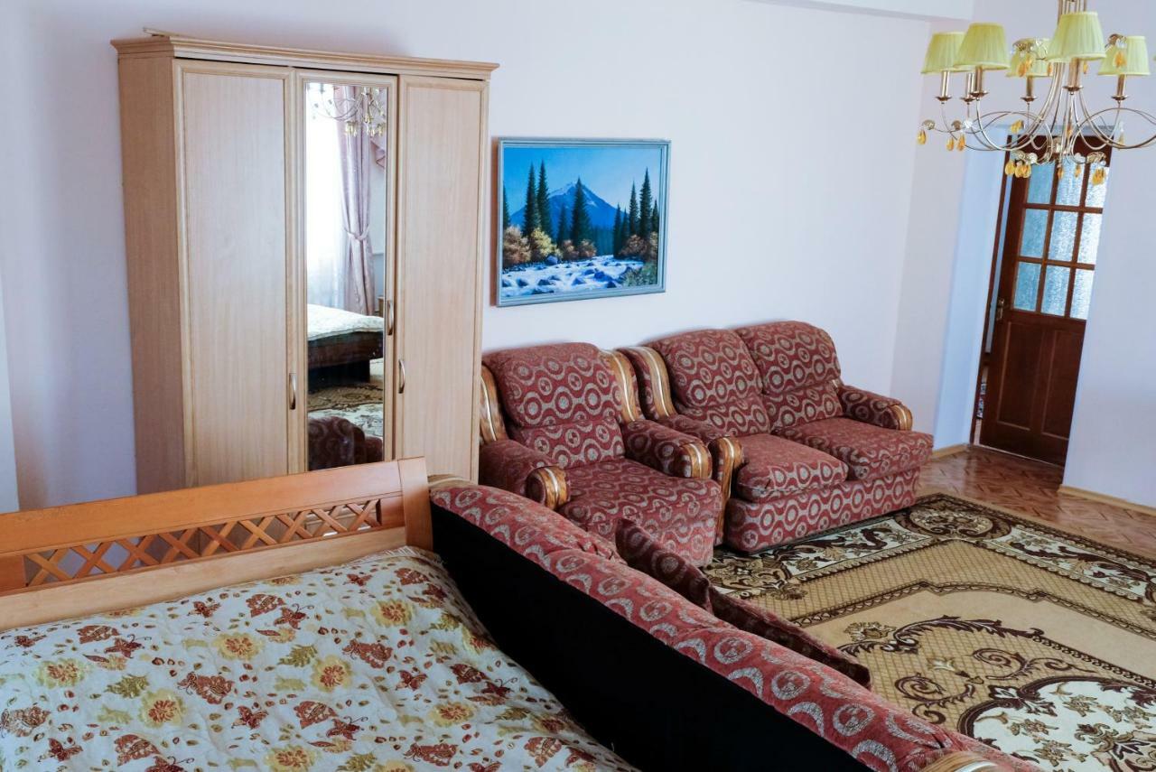 Tan Nuru Guest House Гостевой Дом Тан Нуру 乔尔蓬阿塔 外观 照片